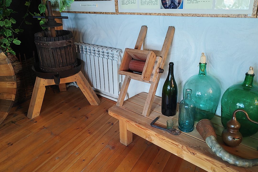 Инструменты для отжима винограда