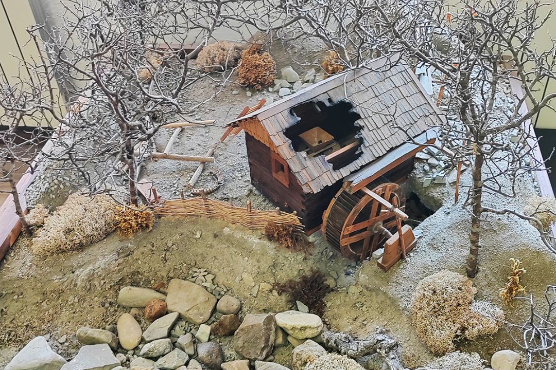 Макет водяной мельницы
